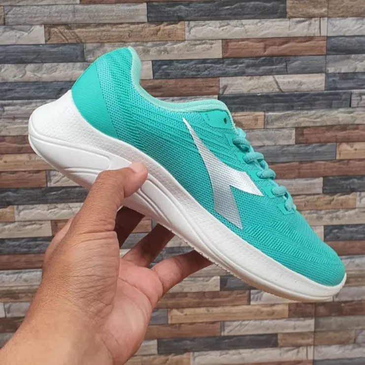 Sepatu running hotsell diadora hijau